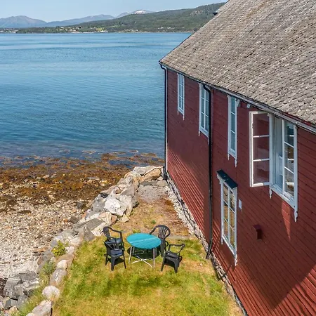 2 Bedroom Stunning In *