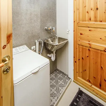 2 Bedroom Stunning In *